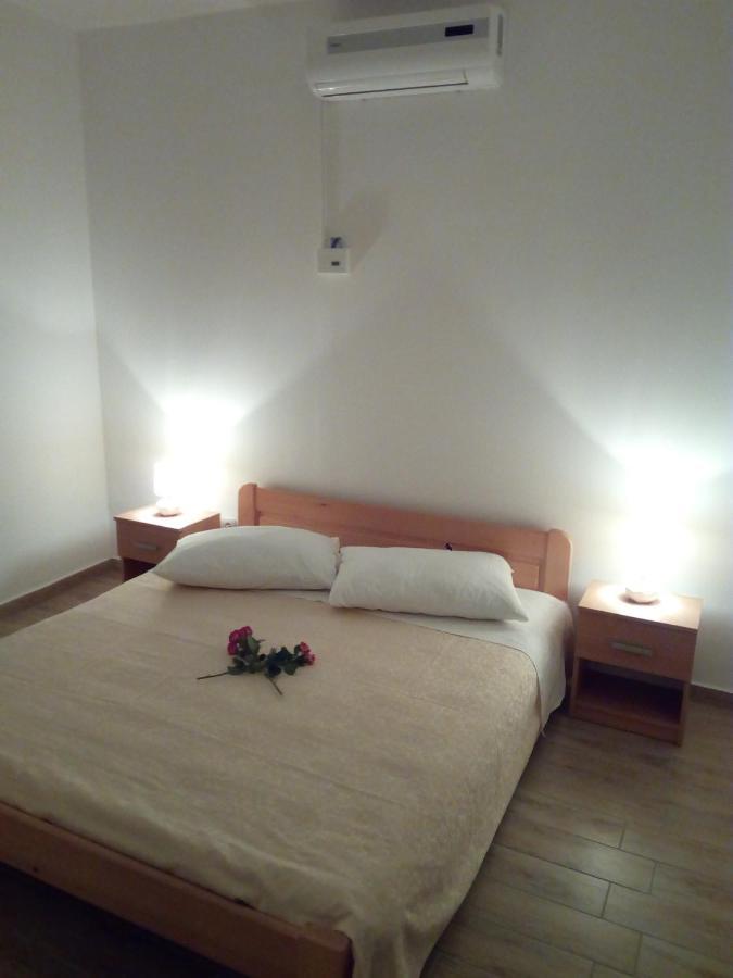 Apartment On The Beach Lokva Rogoznica Buitenkant foto