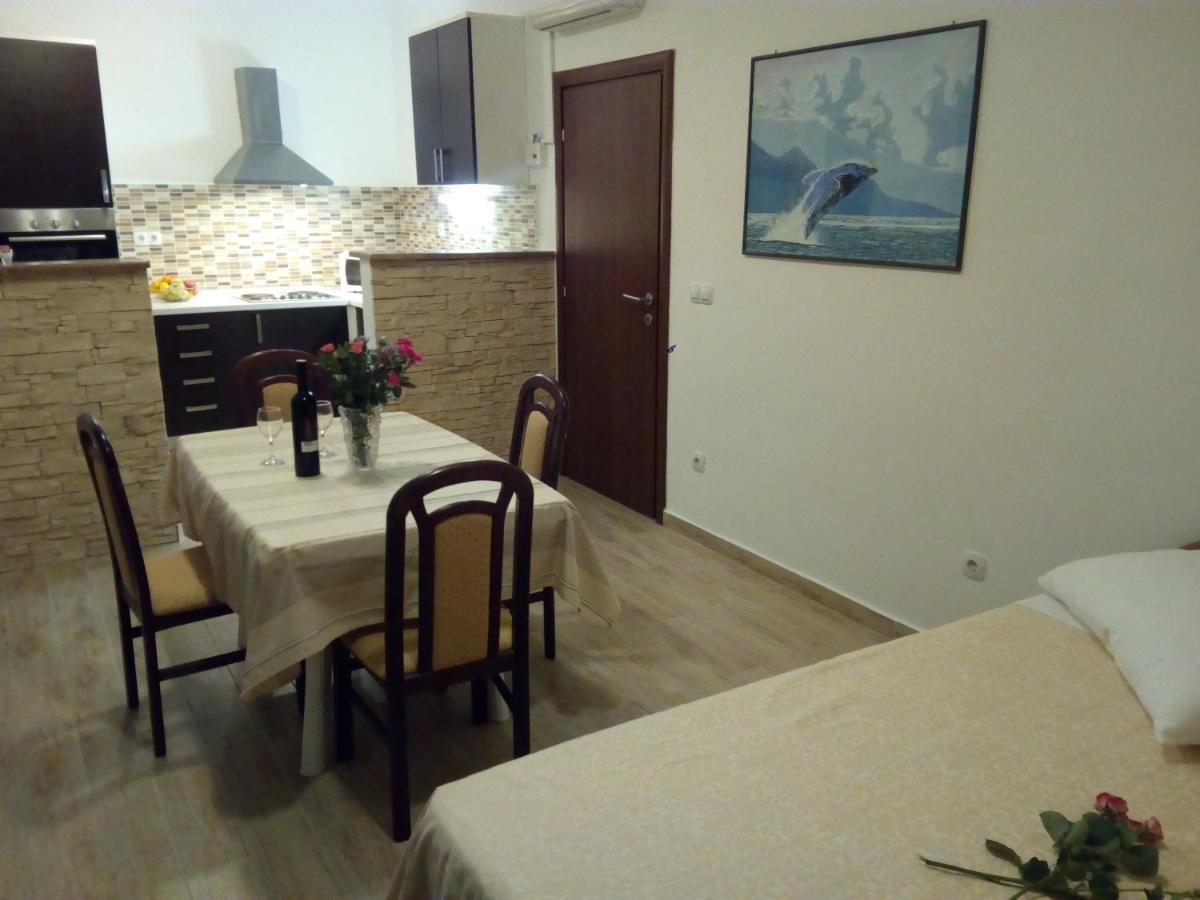 Apartment On The Beach Lokva Rogoznica Buitenkant foto
