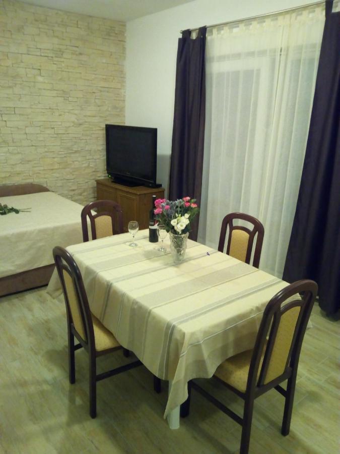 Apartment On The Beach Lokva Rogoznica Buitenkant foto